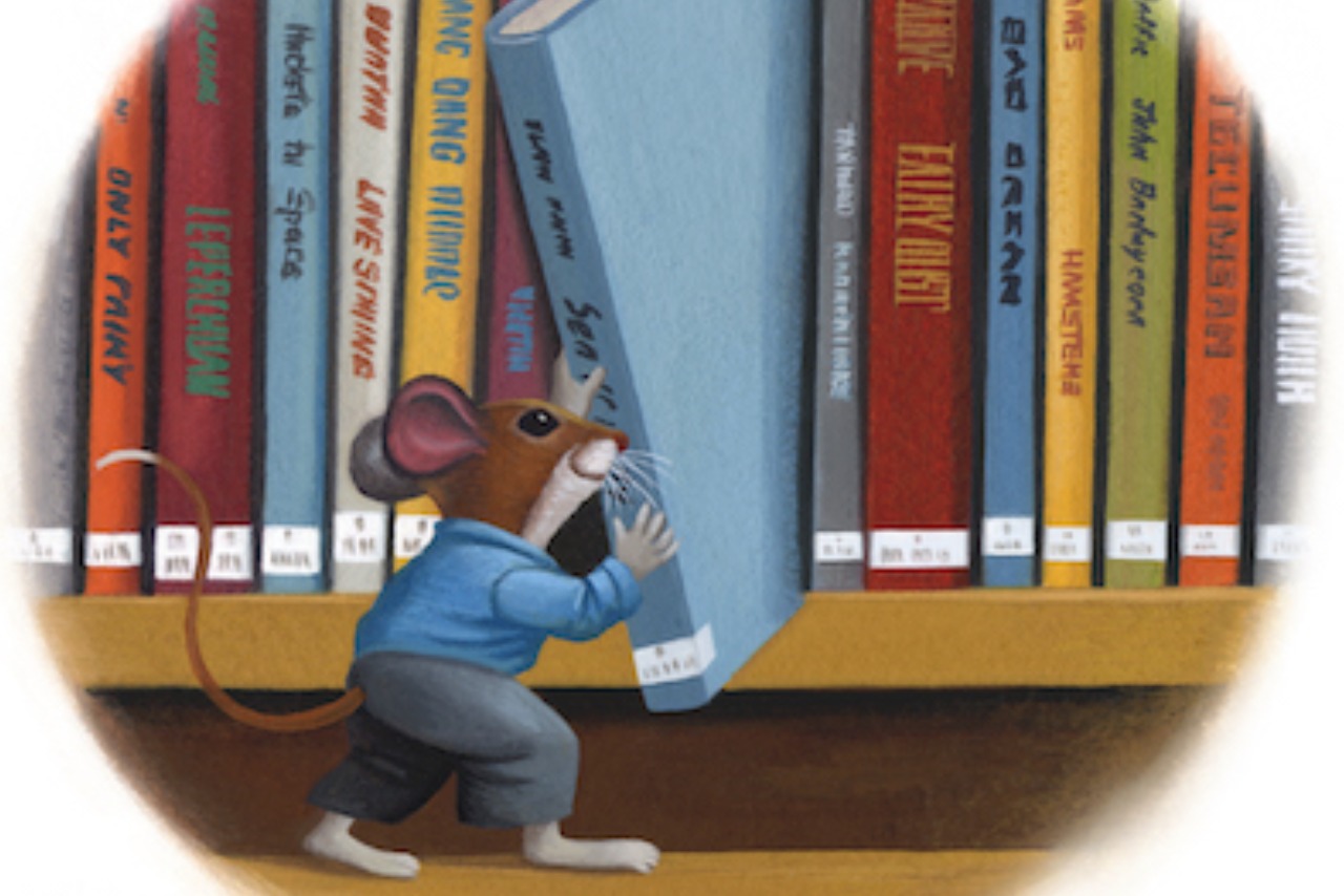 Cartoon mouse choosing book from book shelf